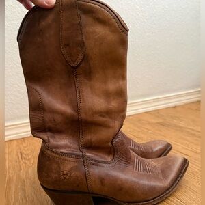 Vintage Ariat Women's Tan Leather Heeled Boots